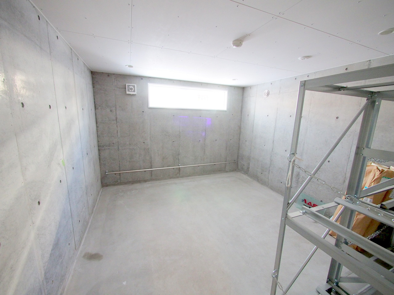 その他共有部分　屋内駐輪場完備しています♪