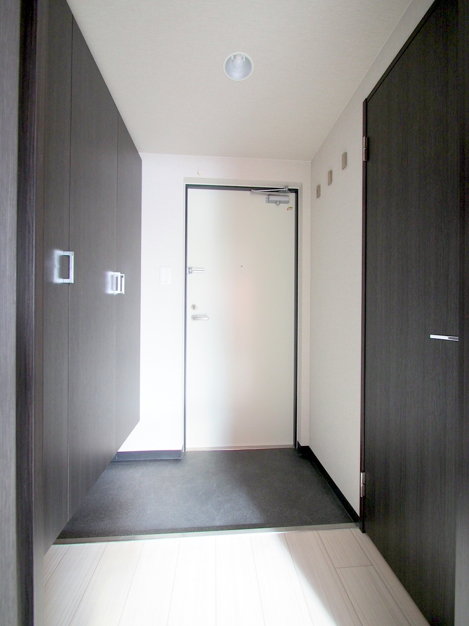 玄関　広々とした玄関です♪