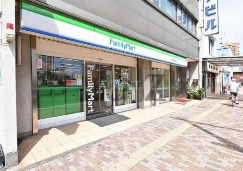 コンビニ　ファミリーマート 横浜青木町店（コンビニ）まで249m