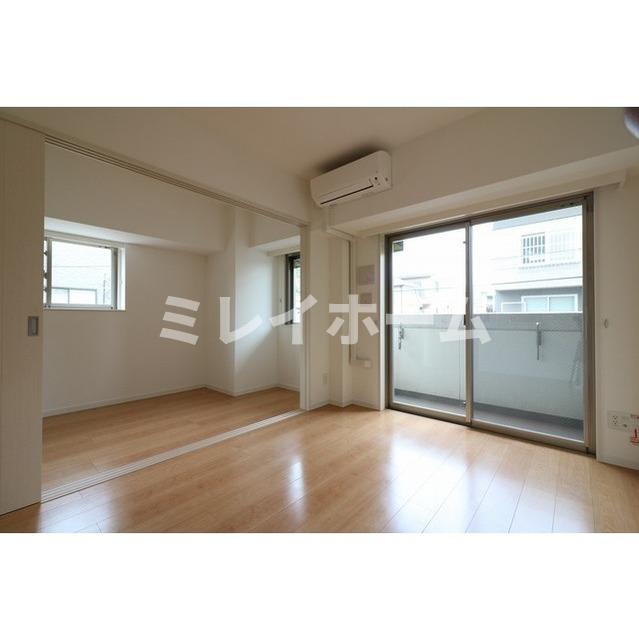 居室・リビング　同建物内、別のお部屋の参考写真になります。