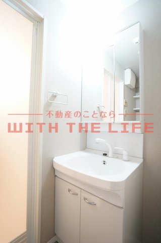 洗面設備　独立洗面台、朝の身支度には欠かせません