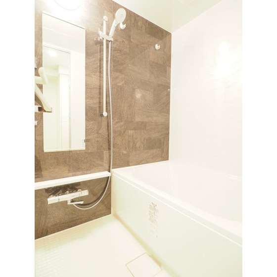 バス・シャワールーム　シャワーの高さが変えられます！