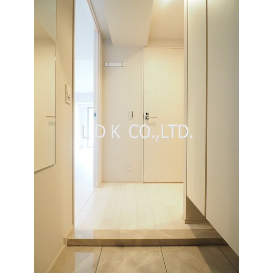 玄関　鏡が嬉しい