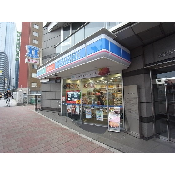 コンビニ　ローソン中野本町一丁目東店（コンビニ）まで121m