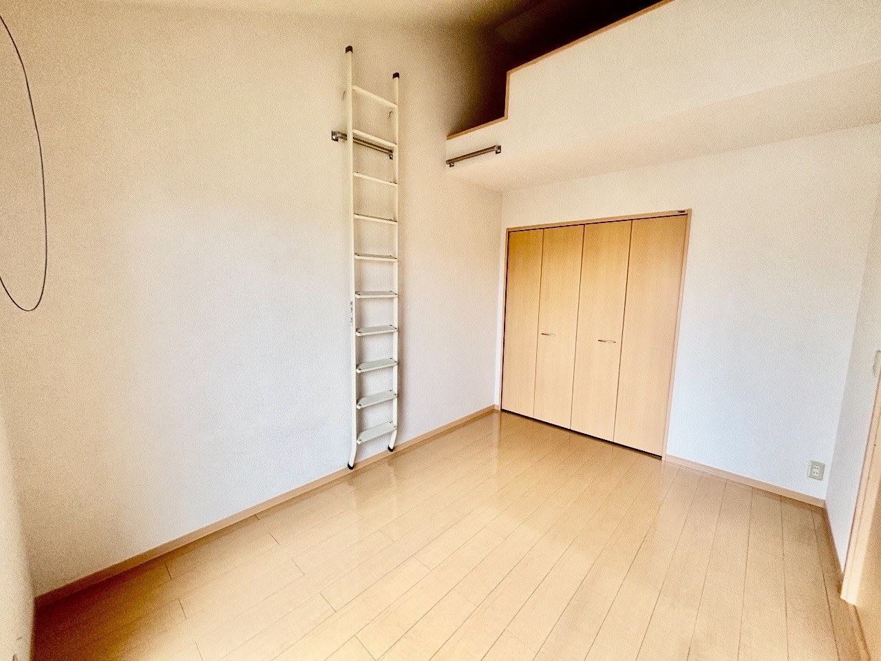 その他部屋・スペース　洋室部分・大きな収納＆ロフトスペース付き！※同物件参考写真