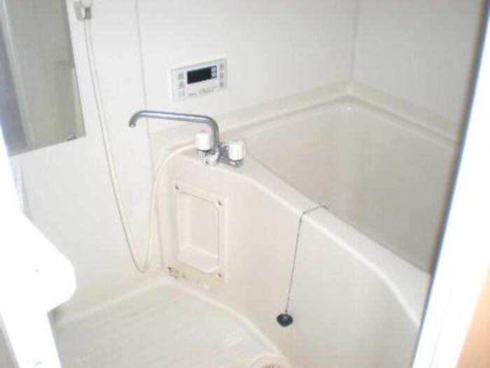 バス・シャワールーム　お風呂部分・追い焚き機能付き♪