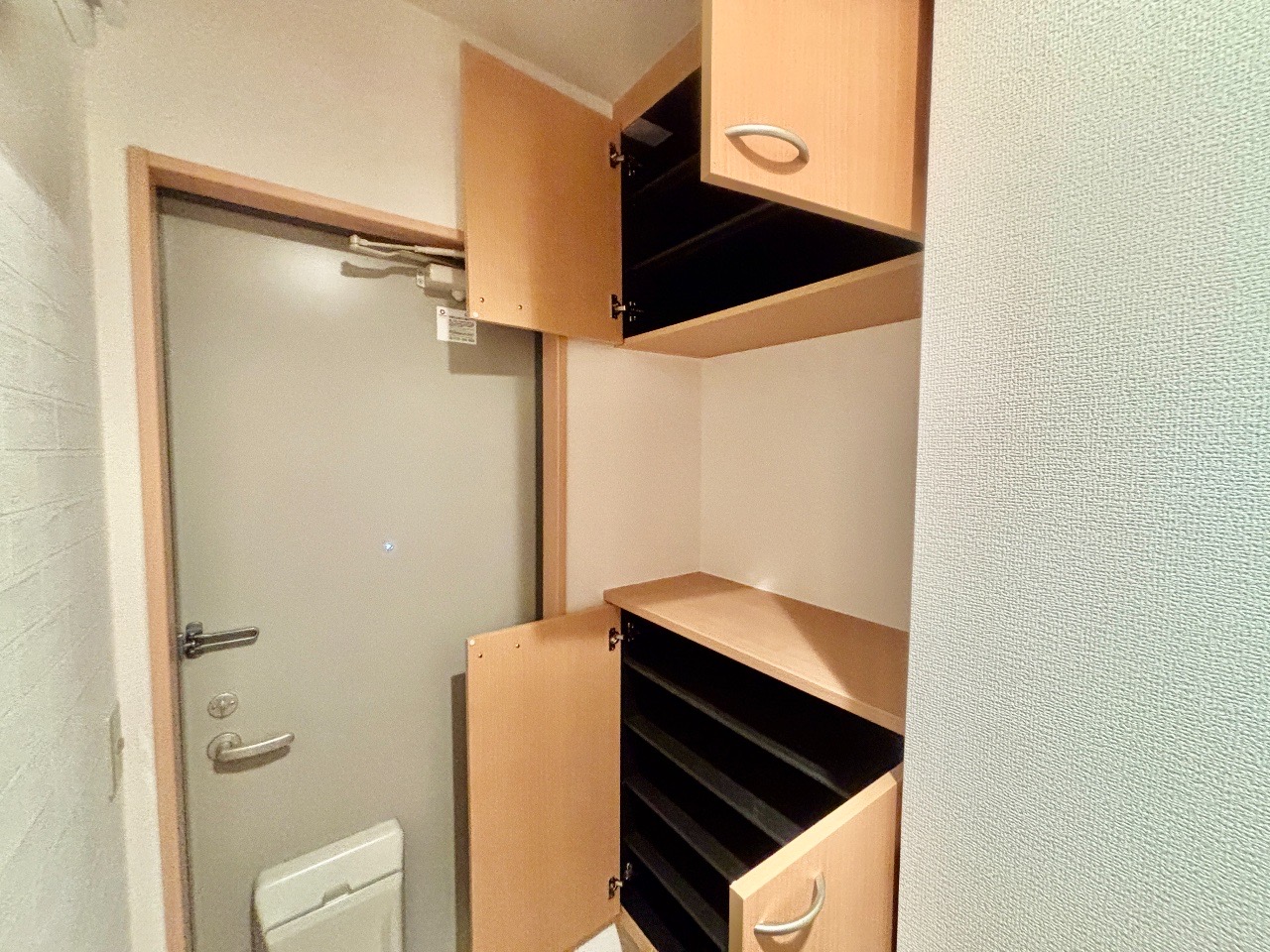 玄関　玄関部分・ゆとりのあるシューズボックス付き！※同物件参考写真