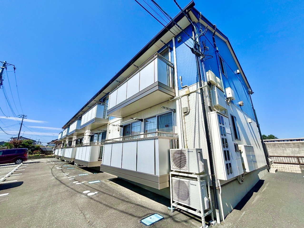 建物外観　外観部分・日当たり良好！スマートな佇まいです♪