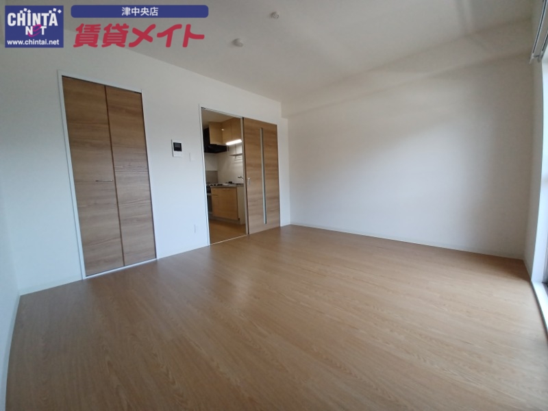 居室・リビング　同物件別部屋写真