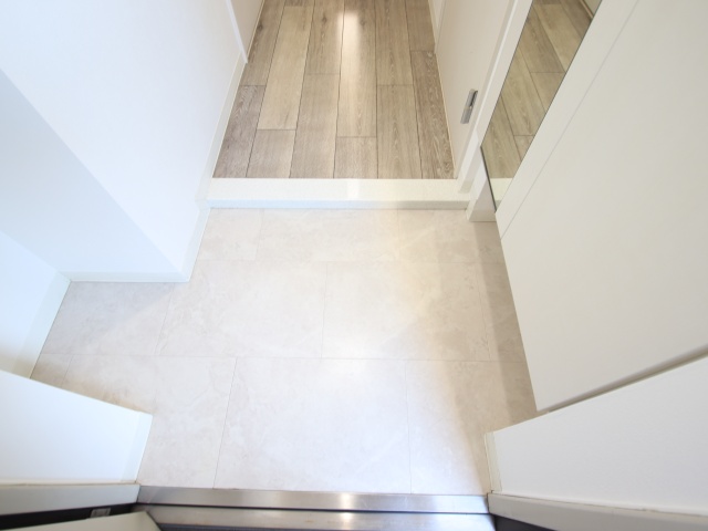 玄関　※別室の参考写真の為、現況優先です。