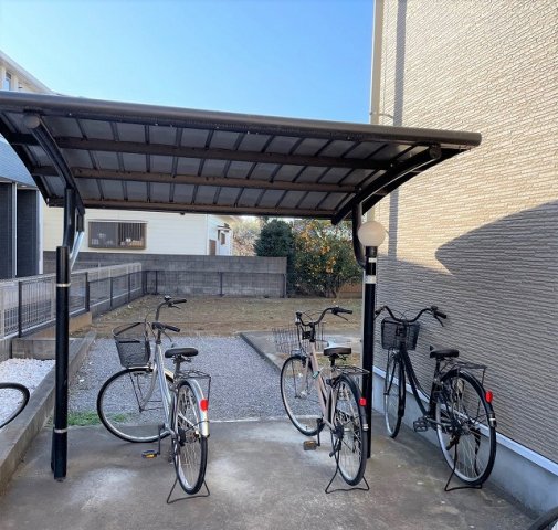 その他　屋根付き駐輪場