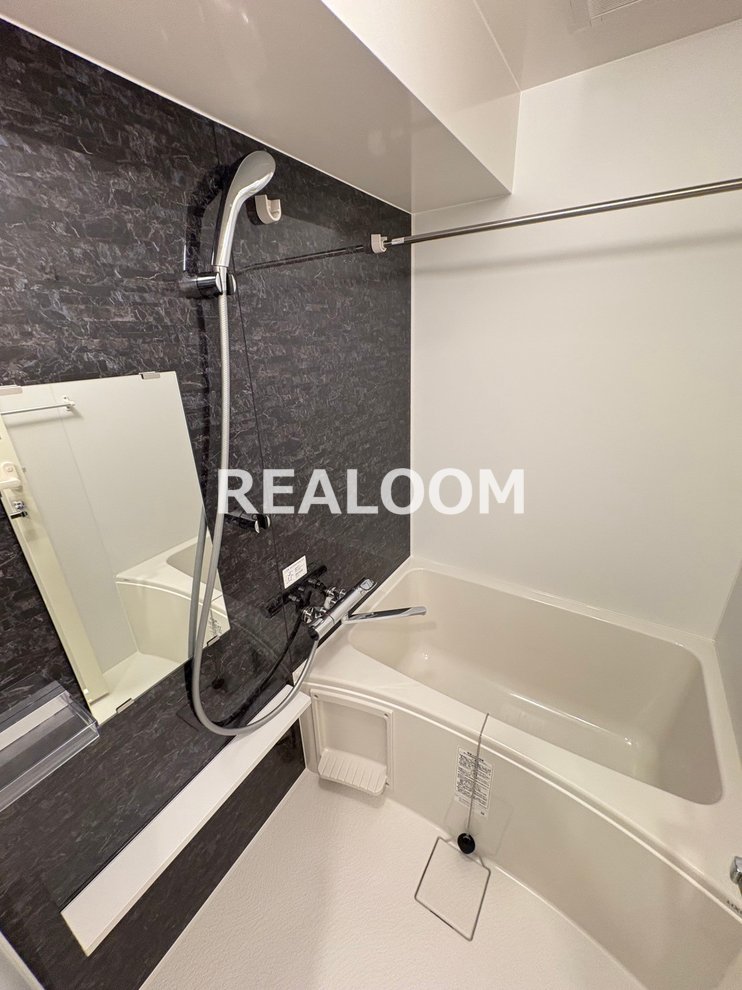 バス・シャワールーム　写真と現況が異なる場合は現況を優先いたします。