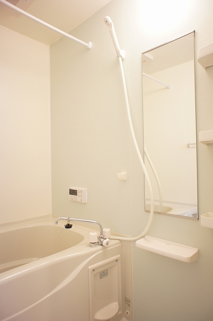 バス・シャワールーム　浴室乾燥機や追焚機能が便利なバスルーム