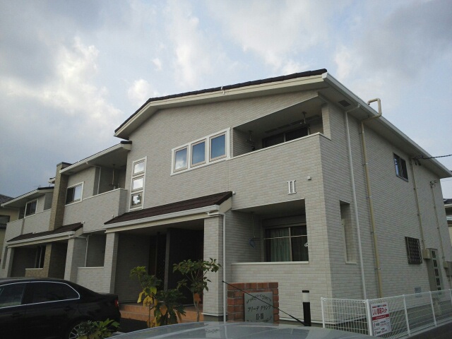 建物外観　前面駐車場で開放感あり☆