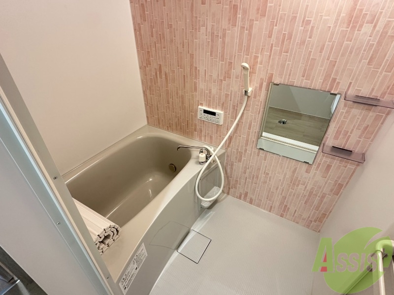 バス・シャワールーム　追い焚き機能付のお風呂なのでお湯張は簡単です。