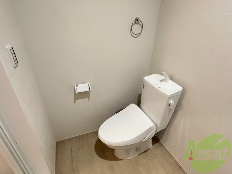 トイレ　温水洗浄便座のついたトイレです。便座がヒヤっとしません。