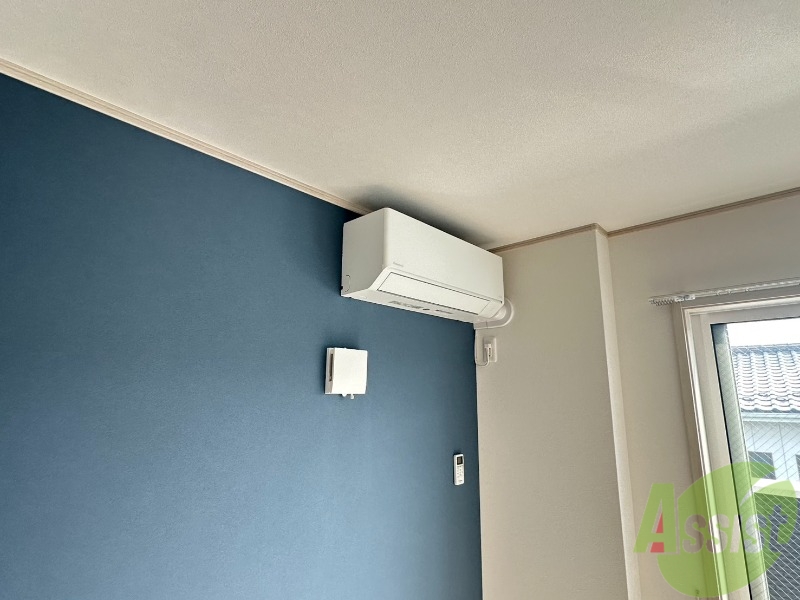 その他設備　エアコンはリビングに付いています。冷暖房機能のものです。