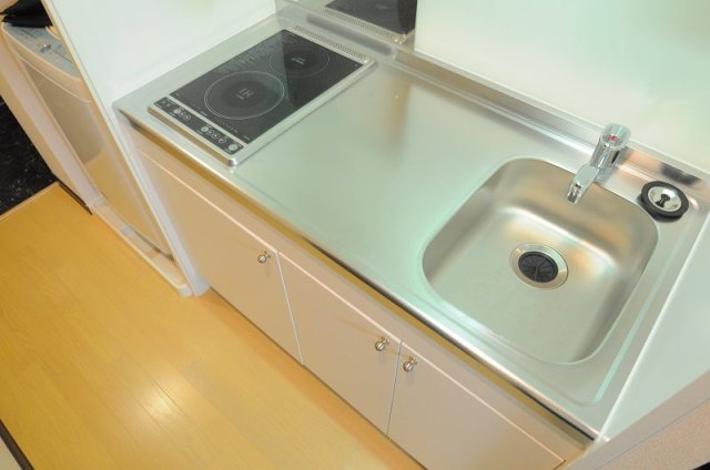 キッチン　便利な2口の電熱コンロ