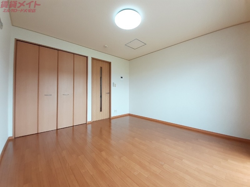 居室・リビング　同型反転タイプのお写真です