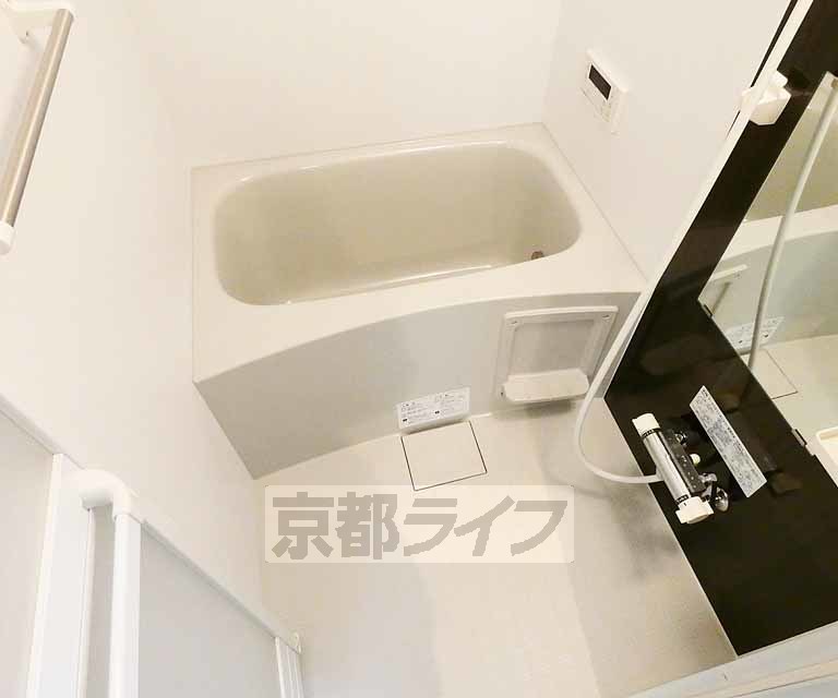 バス・シャワールーム　追い焚き・浴室乾燥機能付きになります。