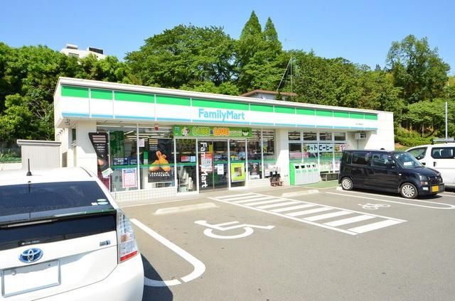 コンビニ　ファミリーマート純心学園前店（コンビニ）まで504m