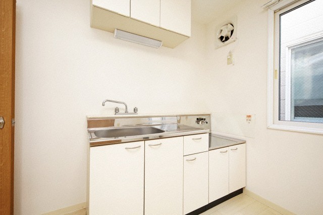 キッチン　コンパクトなキッチンで掃除もラクラク