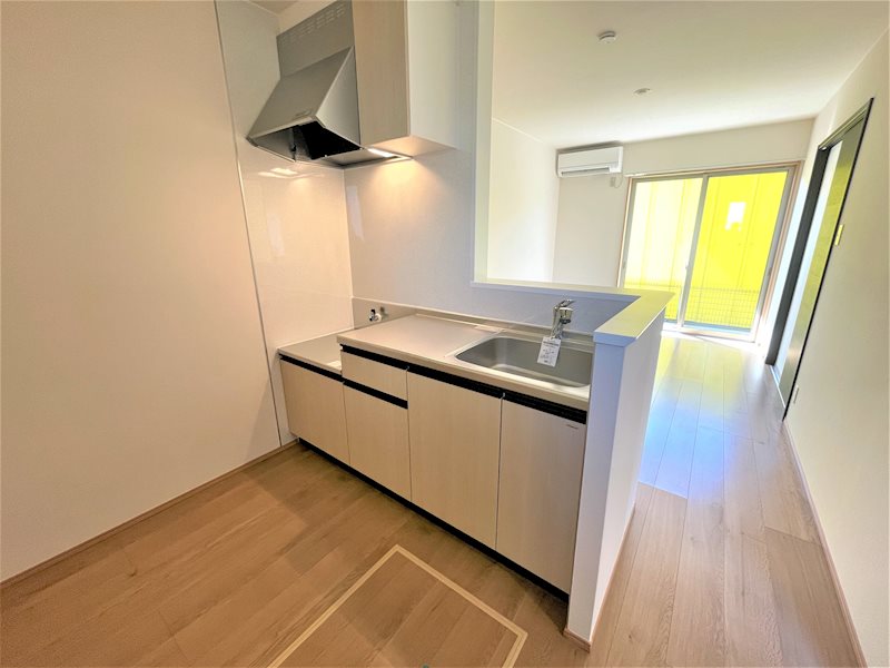 キッチン　ゆったり対面型キッチンでコミュニケーションも取りやすい。