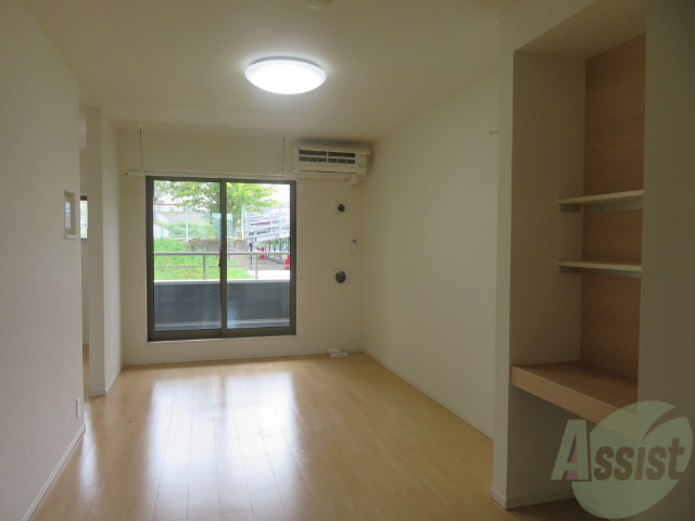 居室・リビング　角部屋なので採光面が多く、日当たりがかなりいいです。