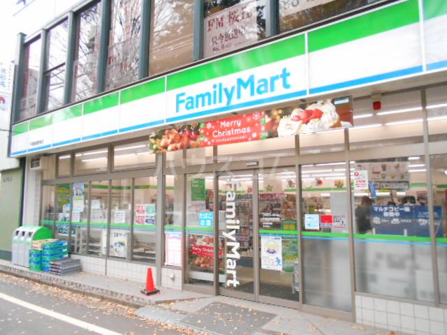 コンビニ　ファミリーマート千歳船橋駅南店（コンビニ）まで382m