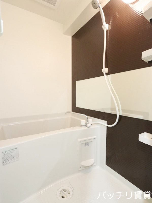バス・シャワールーム　類似写真使用のため、現状優先。