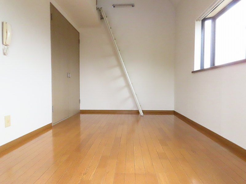 居室・リビング　同物件別室写真