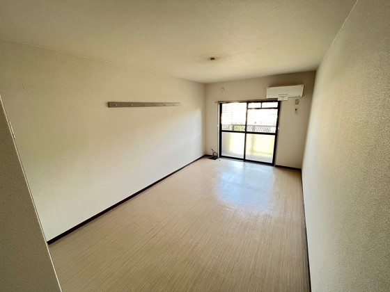 居室・リビング　※別号室の写真です。