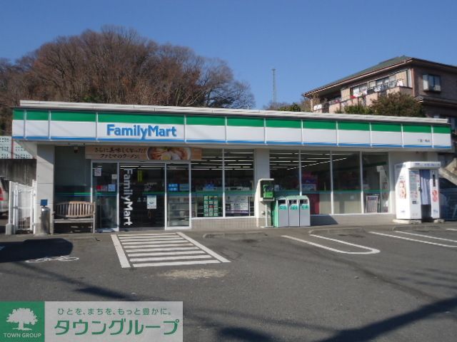 コンビニ　ファミリーマート二宮一色店（コンビニ）まで670m