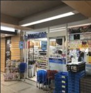 コンビニ　ローソンサテライト 港区役所庁舎店（コンビニ）まで614m