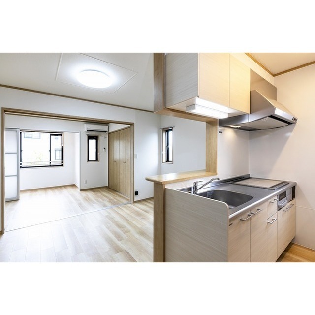 キッチン　３口ＩＨクッキングヒーター（グリル付）※イメージ写真・反転あ