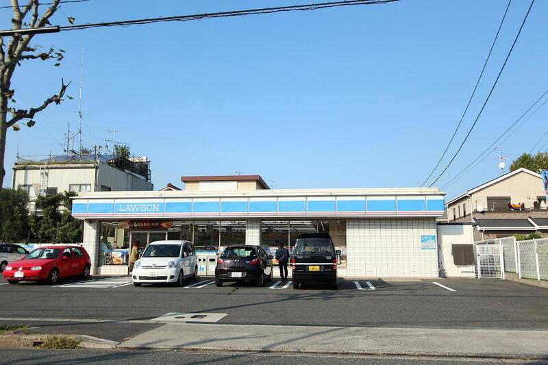 コンビニ　ローソン中川的場町店（コンビニ）まで130m