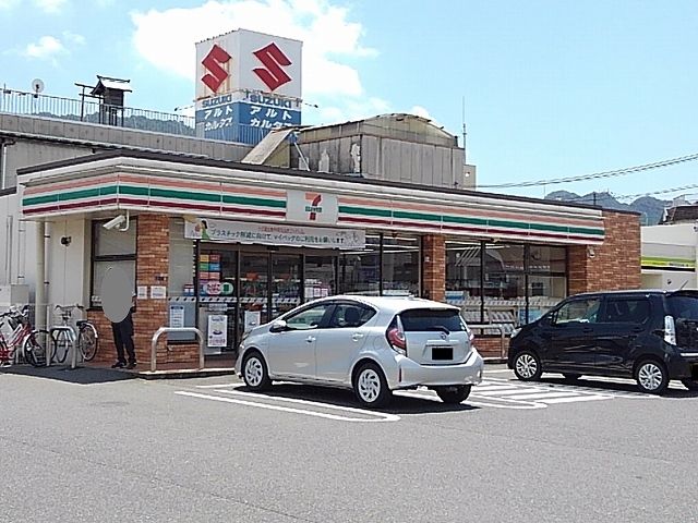 コンビニ　セブンイレブン三原皆実４丁目店（コンビニ）まで500m