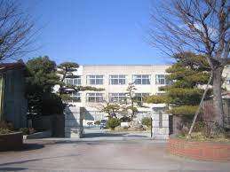 小学校　豊橋市立東田小学校（小学校）まで662m