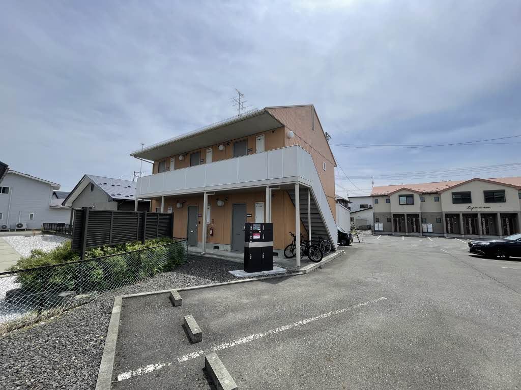 建物外観　駐車場