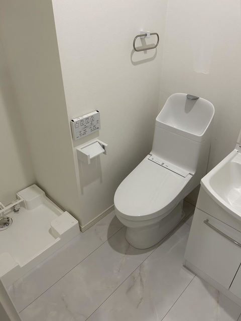 トイレ　温水洗浄機能トイレ　＊前回募集時の写真です。