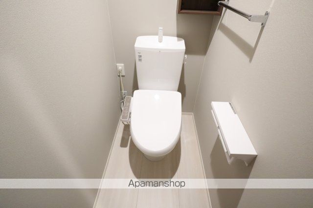 RETOLIA瓦口CRESTのトイレ写真