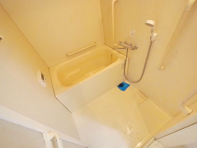 バス・シャワールーム　同物件別部屋写真