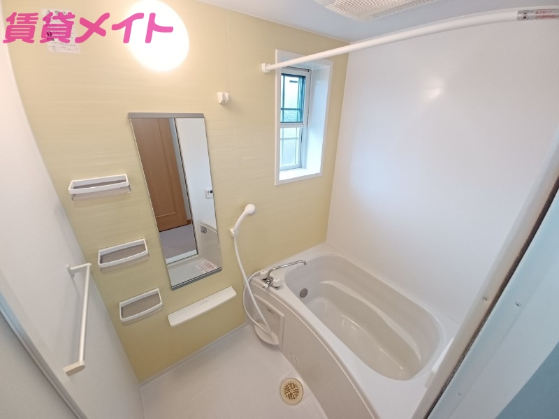 バス・シャワールーム　別部屋反転参考写真です