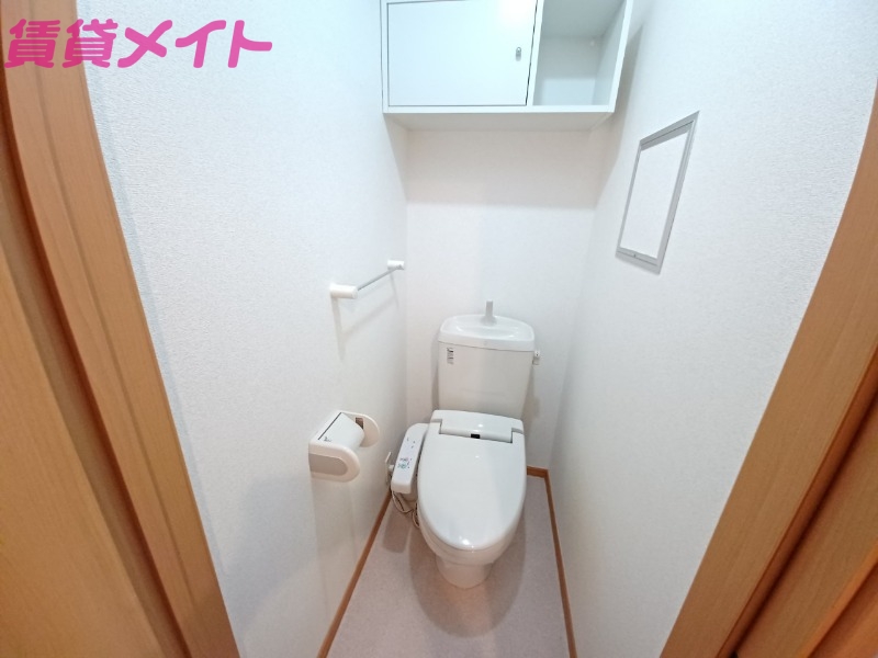 トイレ　別部屋反転参考写真です