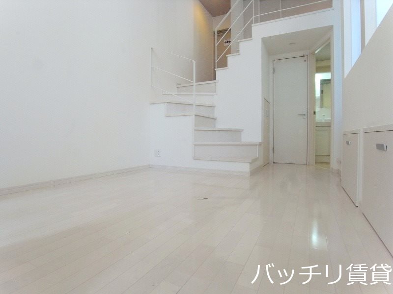 居室・リビング　同シリーズの別号室の画像。現況優先。