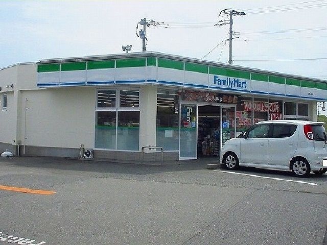 コンビニ　ファミリーマート（コンビニ）まで450m