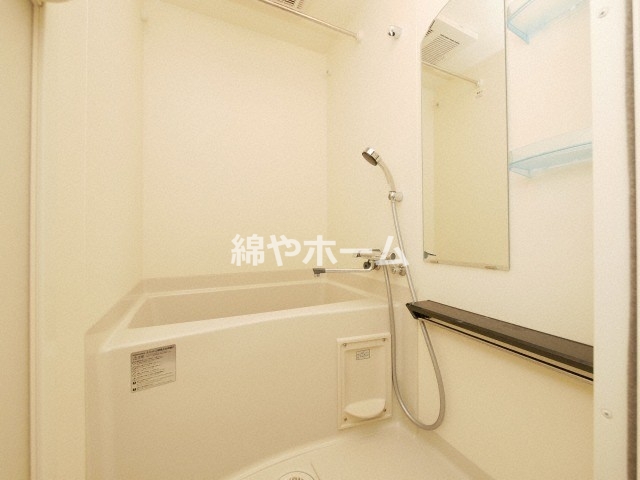 バス・シャワールーム　コンパクトで使いやすいお風呂です