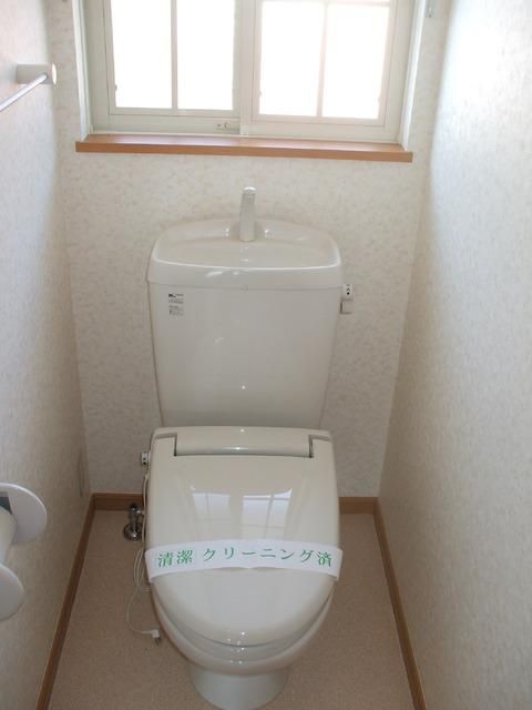 トイレ　★★トイレにも窓あります★★