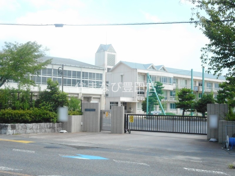 小学校　豊田市立挙母小学校（小学校）まで808m