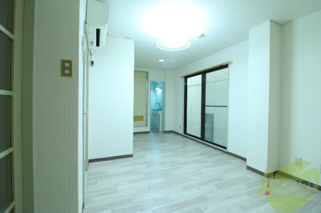 居室・リビング　大きな窓ですねー！